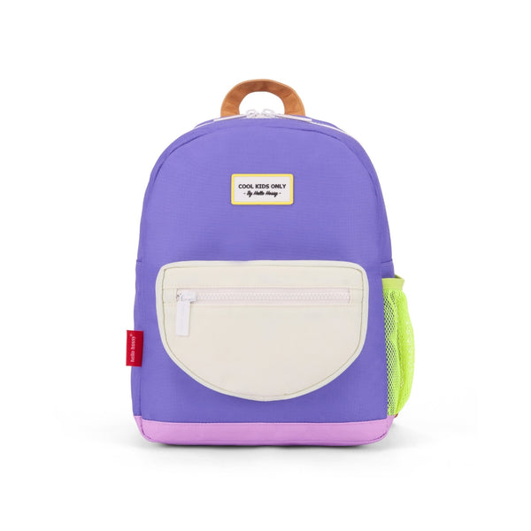 Mochila Pequena Redonda Hello Hossy em poliéster reciclado, impermeável, com formato A4, costas e alças acolchoadas, bolso para garrafa de água e capacidade de 7,3 L para crianças dos 2 aos 5 anos.
Lavendy