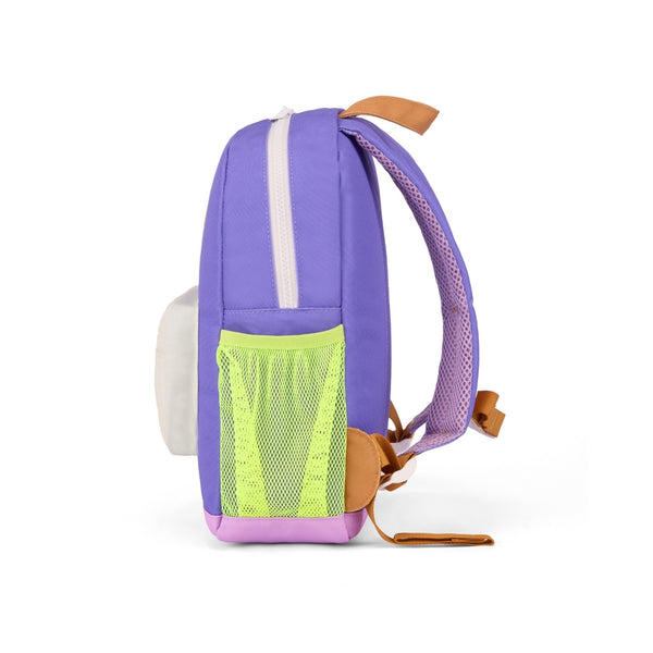 Mochila Pequena Redonda Hello Hossy em poliéster reciclado, impermeável, com formato A4, costas e alças acolchoadas, bolso para garrafa de água e capacidade de 7,3 L para crianças dos 2 aos 5 anos.
Lavendy