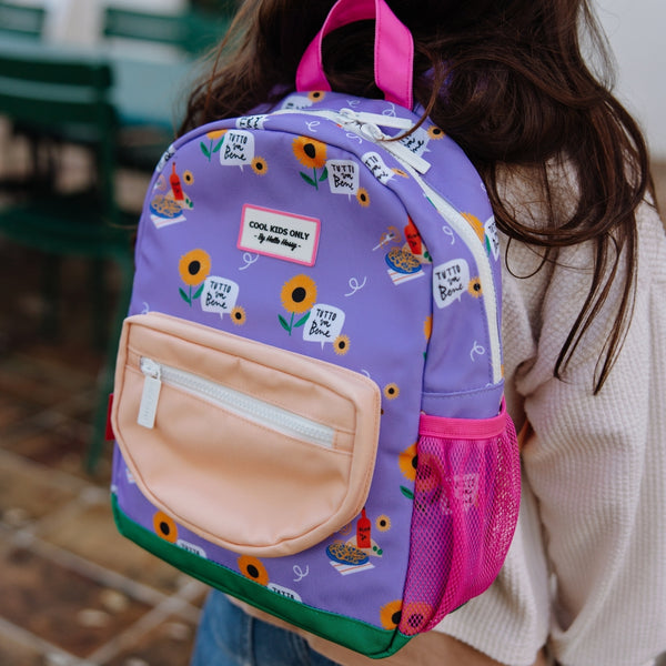 Mochila Pequena Redonda Hello Hossy em poliéster reciclado, impermeável, com formato A4, costas e alças acolchoadas, bolso para garrafa de água e capacidade de 7,3 L para crianças dos 2 aos 5 anos.
Sunflower