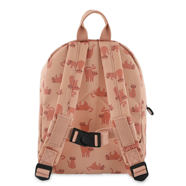 Mochila Pequena Trixie em PET reciclado com alças ajustáveis, fivela peitoral, bolso frontal, bolso para garrafa e tecido repelente à água. Charming Cat