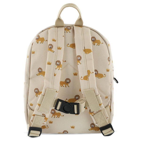 Mochila Pequena Trixie em PET reciclado com alças ajustáveis, fivela peitoral, bolso frontal, bolso para garrafa e tecido repelente à água. Lively Lion