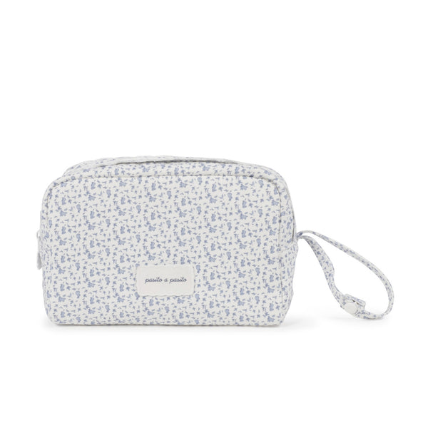 Necessaire Pasito a Pasito Maison Tender, em algodão com certificação BCI, padrão de coelhinhos, fecho de correr e interior fácil de limpar.
Rabbits