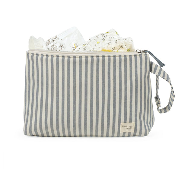 necessaire da walking mum modelo praline strips na cor matcha - verde