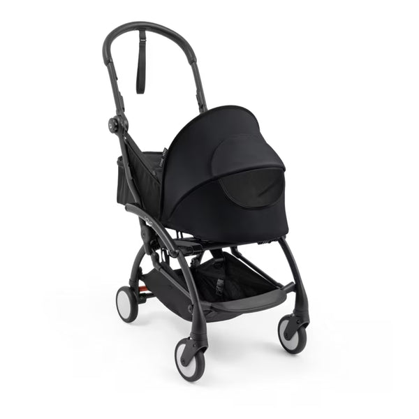 Ninho Stokke YOYO⁵ para recém-nascidos com posição totalmente deitada, arnês de segurança de 5 pontos, janelas de ventilação e dobragem ultracompacta.
Black