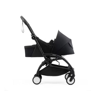 Ninho Stokke YOYO⁵ para recém-nascidos com posição totalmente deitada, arnês de segurança de 5 pontos, janelas de ventilação e dobragem ultracompacta.
Black