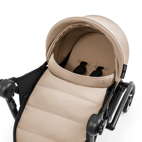Ninho Stokke YOYO⁵ para recém-nascidos com posição totalmente deitada, arnês de segurança de 5 pontos, janelas de ventilação e dobragem ultracompacta.
Taupe