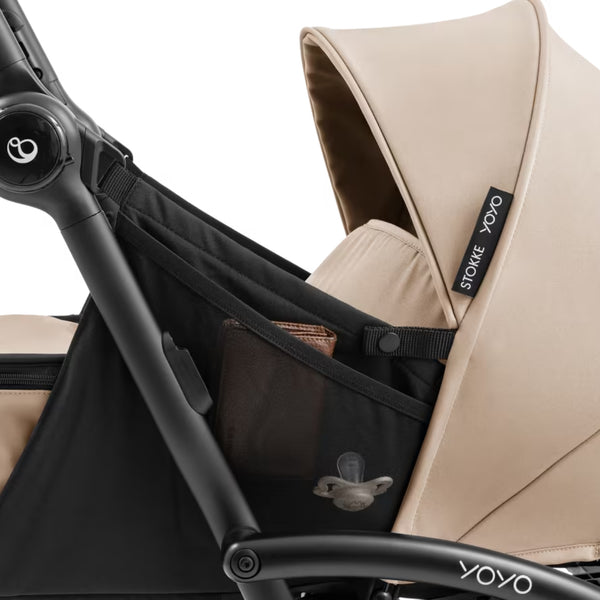 Ninho Stokke YOYO⁵ para recém-nascidos com posição totalmente deitada, arnês de segurança de 5 pontos, janelas de ventilação e dobragem ultracompacta.
Taupe