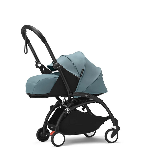 Ninho STOKKE YOYO³ para recém-nascidos, com colchão reforçado de 2,5 cm, arnês de 5 pontos, capota impermeável com proteção UPF 50+, homologado para cabine de avião e compatível com o carrinho STOKKE YOYO³.