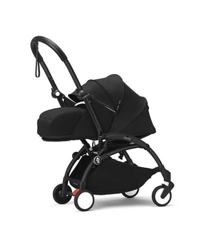 Ninho STOKKE YOYO³ para recém-nascidos, com colchão reforçado de 2,5 cm, arnês de 5 pontos, capota impermeável com proteção UPF 50+, homologado para cabine de avião e compatível com o carrinho STOKKE YOYO³.