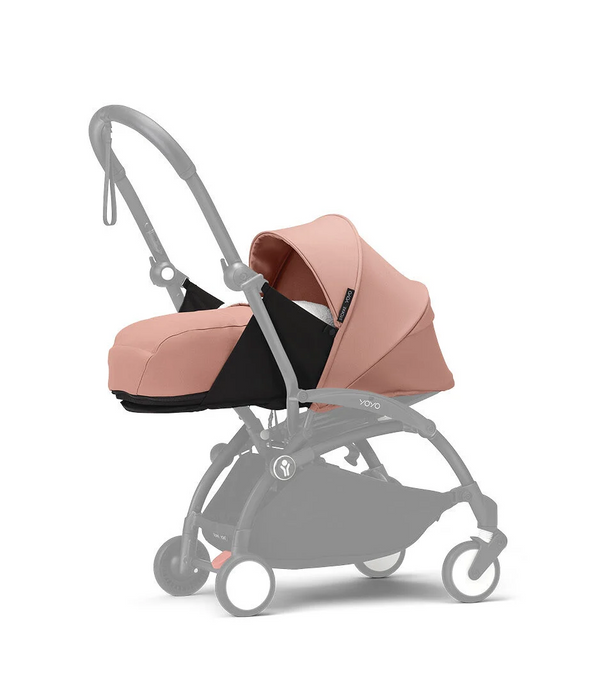 Ninho STOKKE YOYO³ para recém-nascidos, com colchão reforçado de 2,5 cm, arnês de 5 pontos, capota impermeável com proteção UPF 50+, homologado para cabine de avião e compatível com o carrinho STOKKE YOYO³.