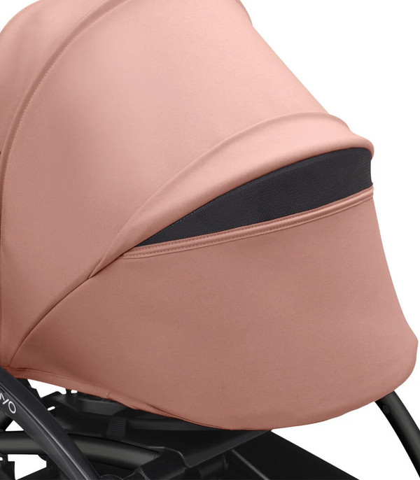 Ninho STOKKE YOYO³ para recém-nascidos, com colchão reforçado de 2,5 cm, arnês de 5 pontos, capota impermeável com proteção UPF 50+, homologado para cabine de avião e compatível com o carrinho STOKKE YOYO³.