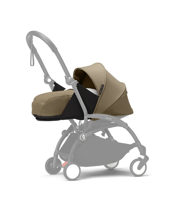 Ninho STOKKE YOYO³ para recém-nascidos, com colchão reforçado de 2,5 cm, arnês de 5 pontos, capota impermeável com proteção UPF 50+, homologado para cabine de avião e compatível com o carrinho STOKKE YOYO³.