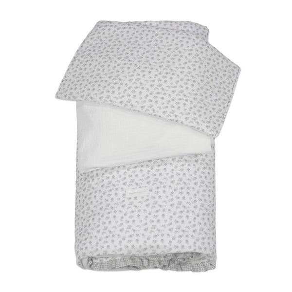 Conjunto de Cama Little Bloom Pasito a Pasito para berço 120x60 cm com edredão, capa, lençol em muselina e almofada respirável em 100% algodão. Flowers Grey