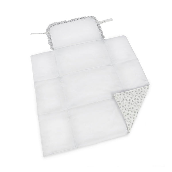 Muda Fraldas Portátil Little Bloom Pasito a Pasito em algodão com interior acolchoado e impermeável, ideal para mudar o bebé confortavelmente em qualquer lugar. Flowers Grey