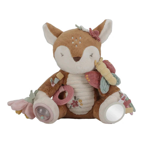 Peluche de Atividades para bebé em materiais suaves e macios, com diferentes elementos para explorar durante os momentos de brincadeira e descoberta. Fairy Garden