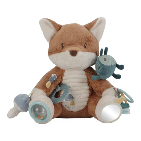 Peluche de Atividades para bebé em materiais suaves e macios, com diferentes elementos para explorar durante os momentos de brincadeira e descoberta. Forest Friends