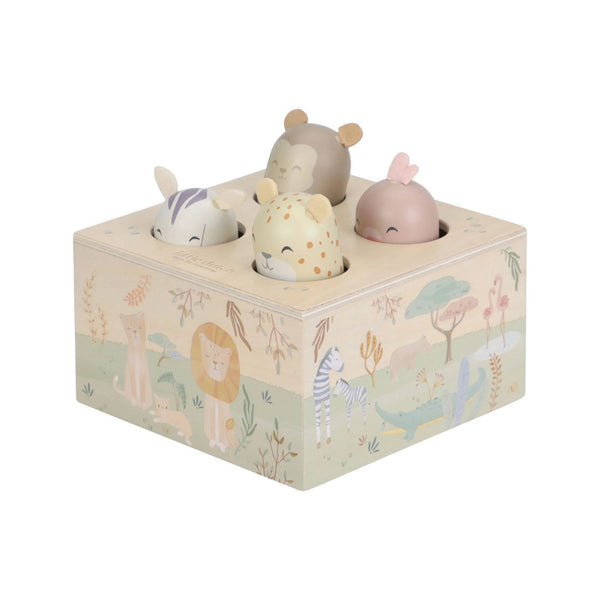 Brinquedo Pop Up Safari Friends em madeira, com animais que saltam ao pressionar, desenvolvido para estimular a coordenação motora e a descoberta.