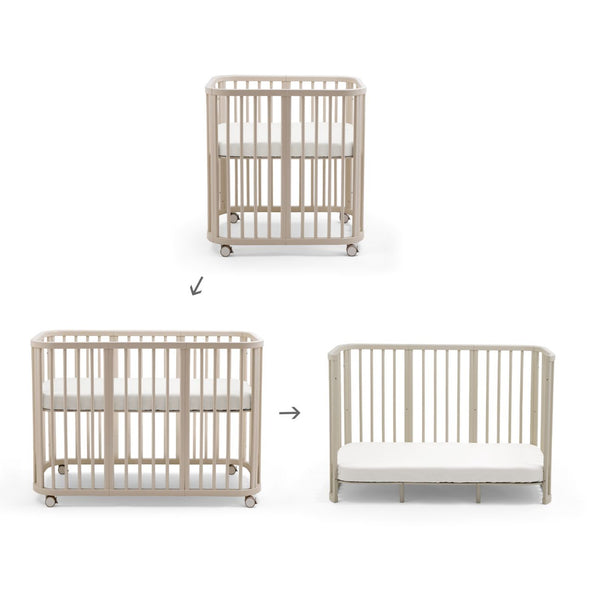 Stokke Nighti Convertible Cot Bed em madeira com colchões, lençóis e kit de extensão para bebé até aos 5 anos vanilla
