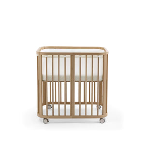 Protetor de grades Stokke Nighti Mini em malha 3D respirável e macia, com fixação antiderrapante e certificação OEKO-TEX.