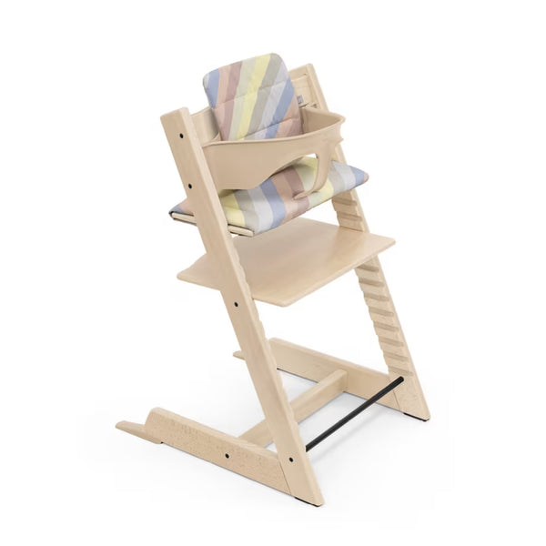 Almofada Stokke Tripp Trapp Cushion em poliéster 100% reciclado, repelente à água e antiderrapante, compatível com todas as cadeiras Tripp Trapp.
Pastel Stripes