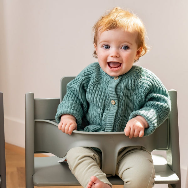 Cadeira evolutiva Stokke Tripp Trapp com Baby Set² para bebé e criança na cor storm grey