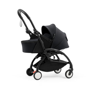 Carrinho Stokke YOYO⁵ + Ninho desde o nascimento, com posição totalmente deitada, dobragem ultracompacta com uma mão, suspensão nas quatro rodas e conjunto de assento incluído.
Black