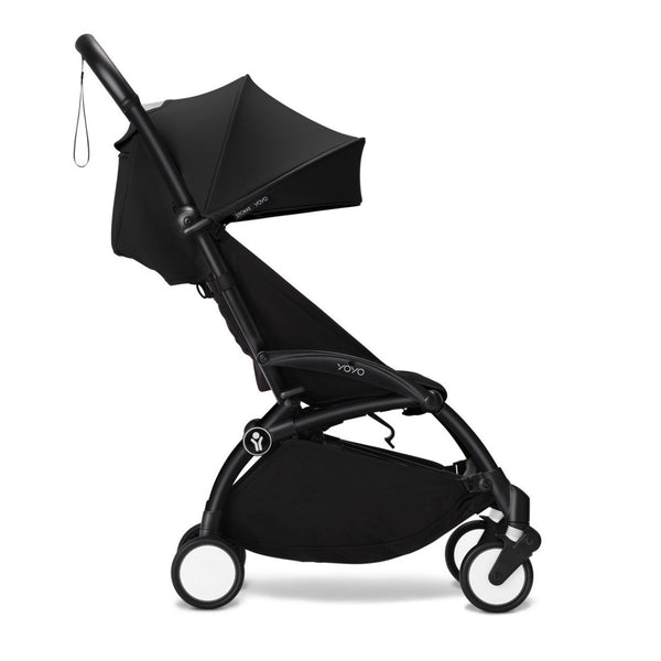 Carrinho Stokke YOYO³ compacto e ultraleve ideal para viagens e cabine de avião estrutura preta cor preto