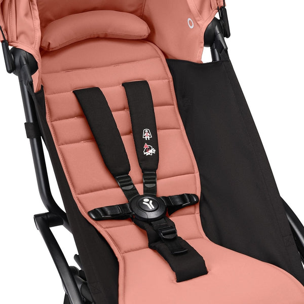 Carrinho Stokke YOYO³ compacto e ultraleve ideal para viagens e cabine de avião estrutura preta cor ginger
