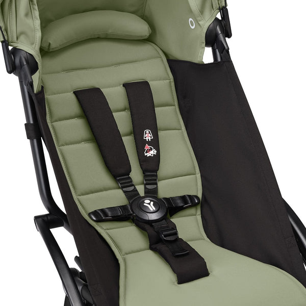 Carrinho Stokke YOYO³ compacto e ultraleve ideal para viagens e cabine de avião estrutura preta cor olive