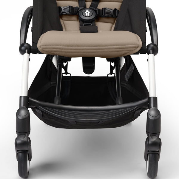 Carrinho Stokke YOYO³ compacto e ultraleve ideal para viagens e cabine de avião estrutura preta cor taupe