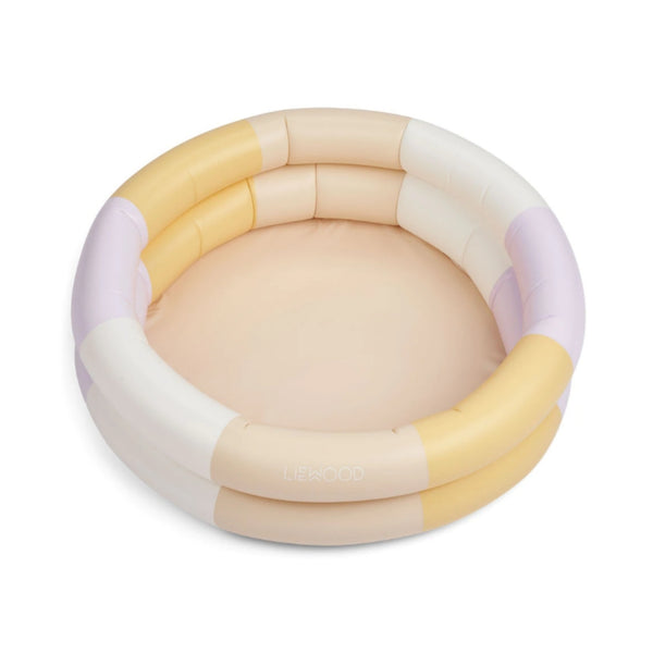 Piscina infantil de 80 cm em PVC com capacidade de 43 litros, ideal para brincar no jardim, varanda ou praia durante o verão.