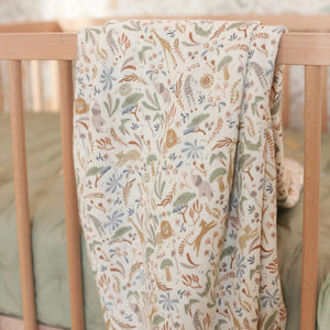 Swaddle Little Dutch 120 × 120 cm em musselina de 100% algodão orgânico, disponível nos designs Safari Wonders.
