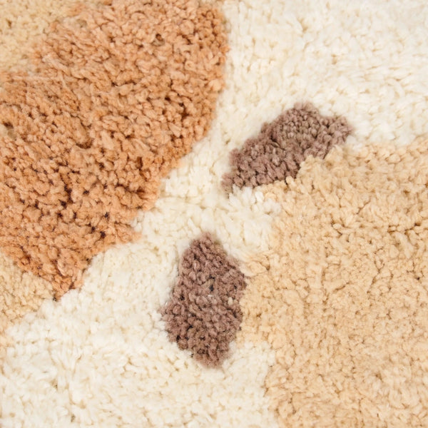 Tapete Giraffe infantil redondo em 100% algodão orgânico tufado, com superfície macia e verso antiderrapante para quarto e espaço de brincadeira.