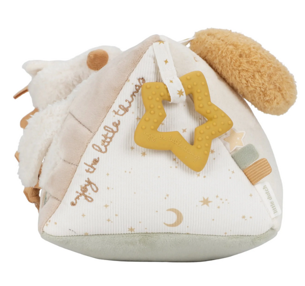 Triângulo de Atividades macio para bebé desde o nascimento, com estímulos visuais, táteis e sonoros para as primeiras brincadeiras. Newborn Naturals