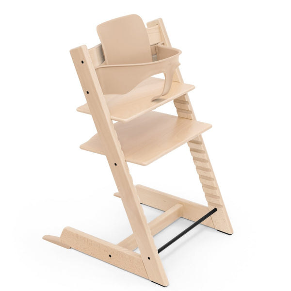 Cadeira Tripp Trapp® com Baby Set² e Newborn Set da Stokke®, solução evolutiva desde o nascimento que acompanha o crescimento da criança até à infância. Beech Natural