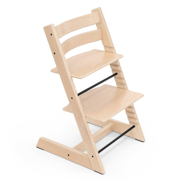 Cadeira Tripp Trapp® com Baby Set² e Newborn Set da Stokke®, solução evolutiva desde o nascimento que acompanha o crescimento da criança até à infância. Beech Natural