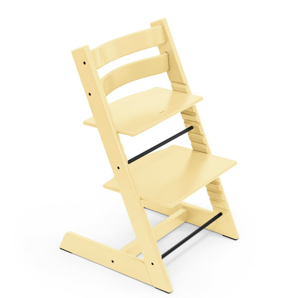 Cadeira Tripp Trapp® com Baby Set² e Newborn Set da Stokke®, solução evolutiva desde o nascimento que acompanha o crescimento da criança até à infância. Lemon Yellow