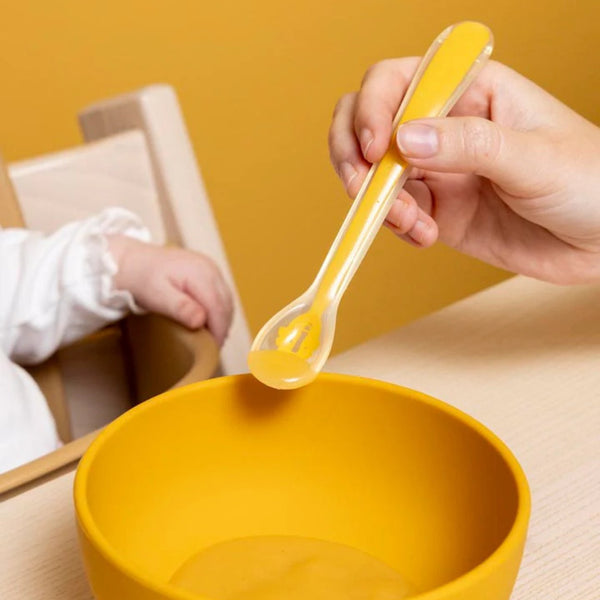 Conjunto de 3 colheres para bebé em silicone alimentar com ponta macia, cabo comprido e design colorido, ideais para as primeiras refeições e introdução alimentar Mr. Lion