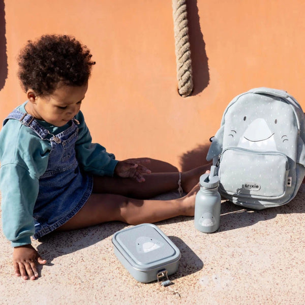 Marmita metálica pequena infantil em aço inoxidável com fechos de silicone, ideal para snacks e pequenas refeições na escola ou passeios
Mr Shark