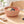 Tigela infantil em 100% silicone com base de ventosa, resistente a quedas e pensada para promover maior autonomia durante as refeições.
Mrs Cat