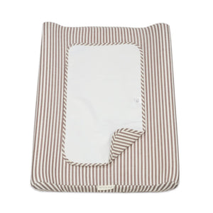 Colchão Muda Fraldas Praliné Stripes Walking Mum com espuma viscoelástica, capa impermeável, base antiderrapante e muda-fraldas adicional, ideal para mudar o bebé com conforto e segurança. Vermelho