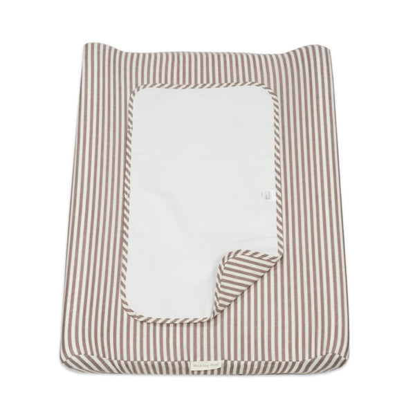 Colchão Muda Fraldas Praliné Stripes Walking Mum com espuma viscoelástica, capa impermeável, base antiderrapante e muda-fraldas adicional, ideal para mudar o bebé com conforto e segurança. Vermelho