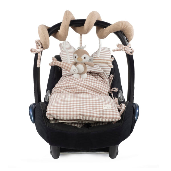 Espiral de Atividades Penguin Praliné Walking Mum em tecido macio para berço e carrinho, ideal para estimular os sentidos e a coordenação motora do bebé desde o nascimento vermelho.