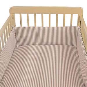 protetor de grades da walking mum modelo praline strips na cor moka - vermelho